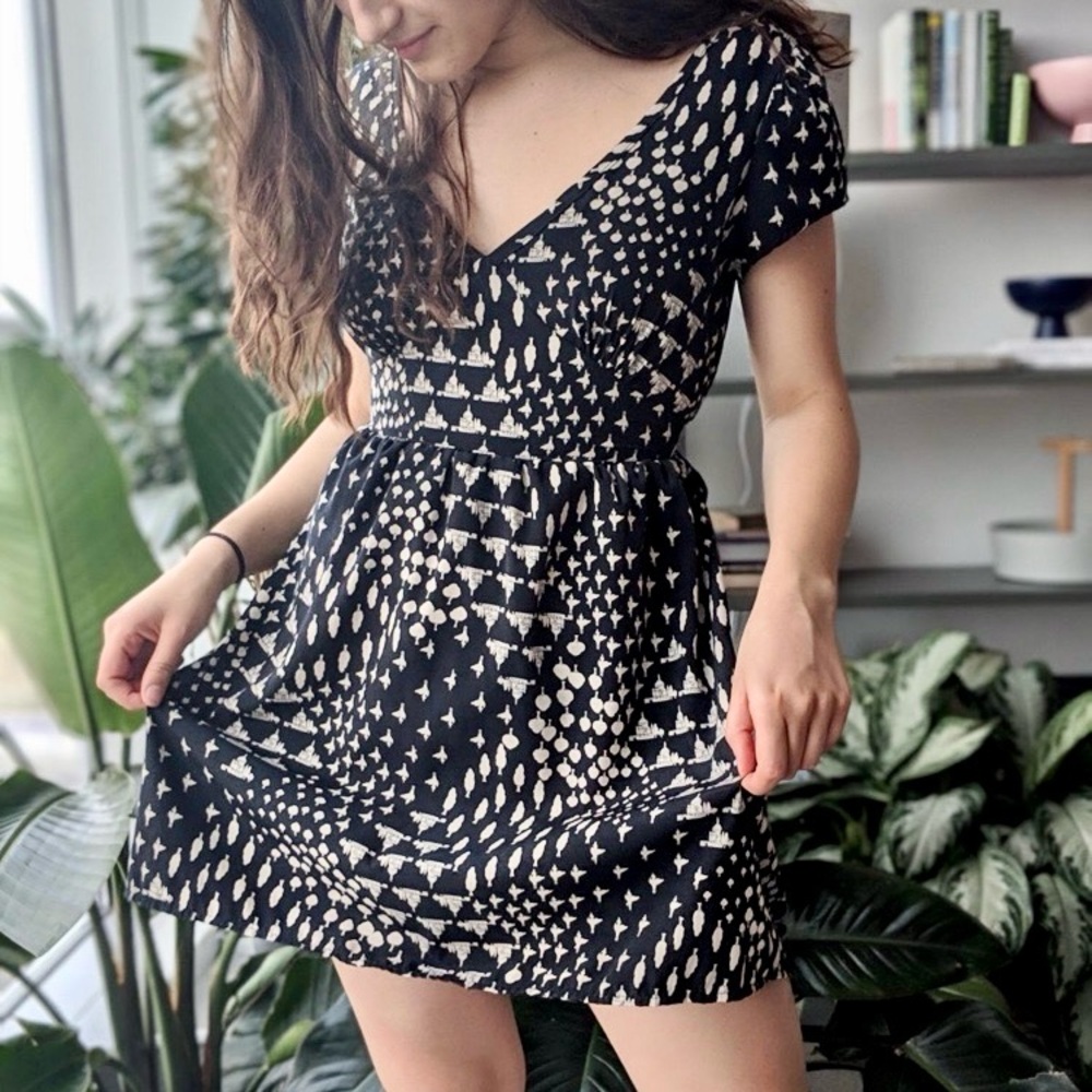 MODCLOTH/HONEYPUNCH V-Neck Cap Sleeve Fit & Flare Black Dress Short